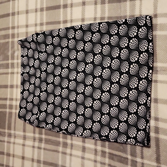 LuLaRoe Dresses & Skirts - LulaRoe Pencil Skirt (Size S)